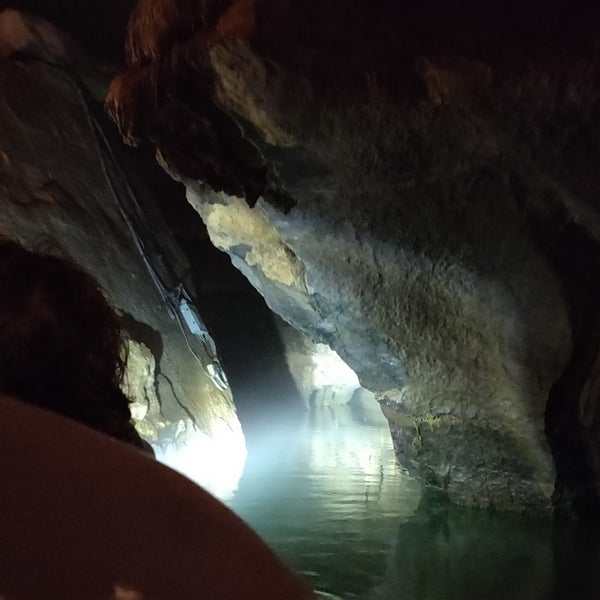 Foto tirada no(a) Penn&#39;s Cave por Chandra S. em 7/12/2019