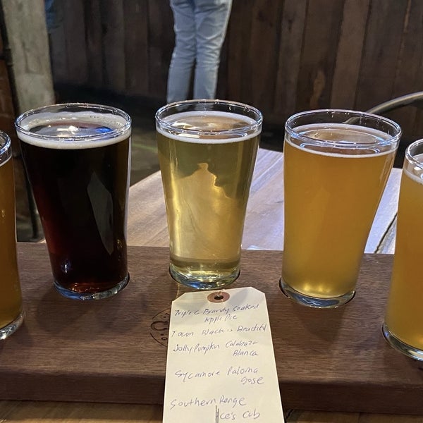 Photo taken at Craft Tasting Room and Growler Shop by Jose Miguel C. on 12/27/2020