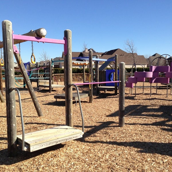 Castle Hills Motors Car Dealership in Lewisville