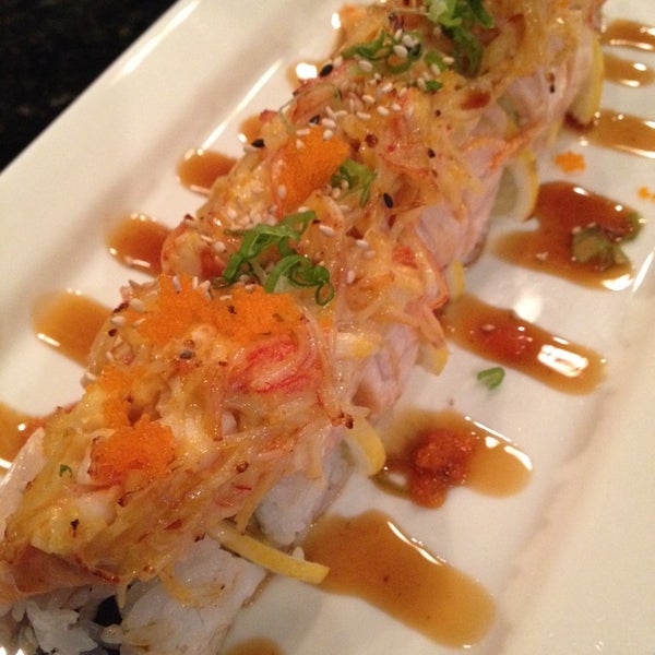 Photo prise au Bluefin Fusion Japanese Restaurant par Jeanelle S. le3/28/2014
