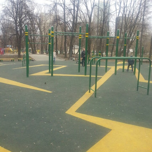Парк красная Пресня воркаут площадка