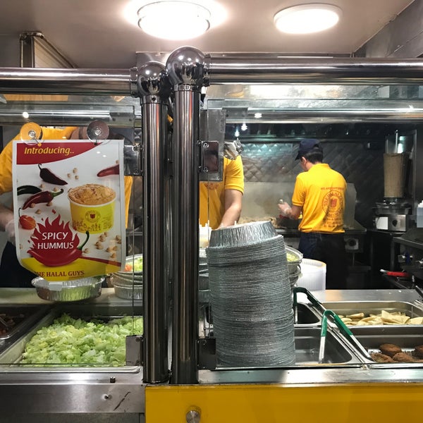 Photo taken at The Halal Guys by Pia F. on 4/29/2017