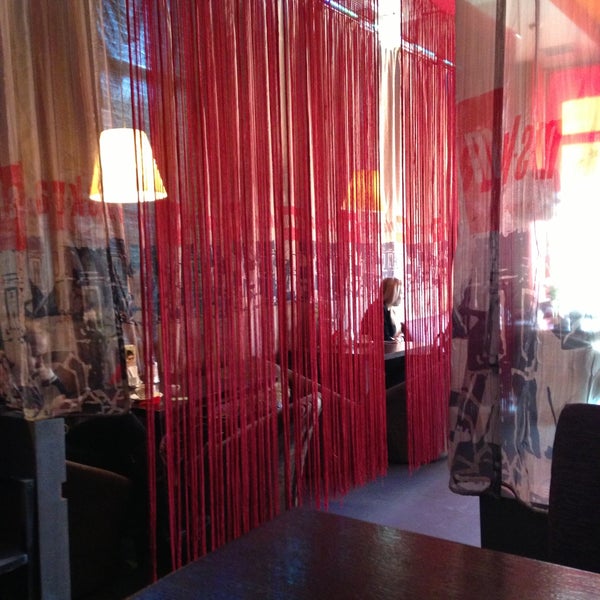 Das Foto wurde bei Moskva lounge cafe von Геннадий Ю. am 4/15/2013 aufgenommen