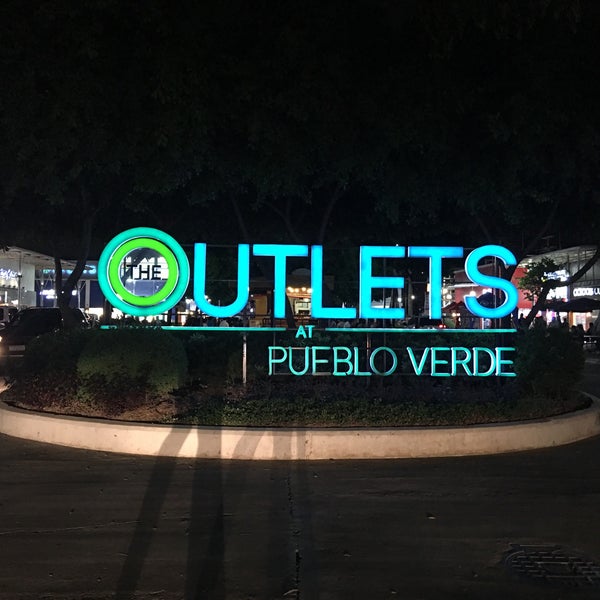 รูปภาพถ่ายที่ The Outlets at Pueblo Verde โดย Pau เมื่อ 10/29/2016