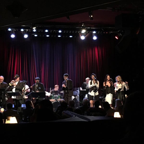 Foto diambil di Dimitriou&#39;s Jazz Alley oleh KBH pada 1/6/2018