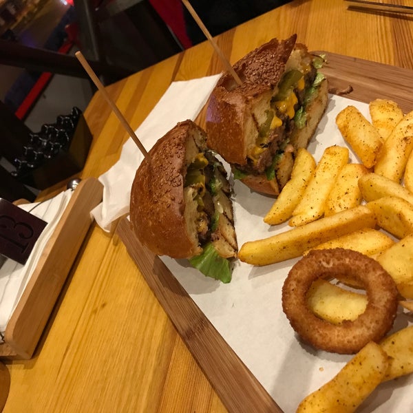 Снимок сделан в Burger No301 пользователем Ibra 7/4/2018