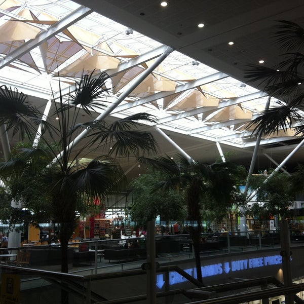 Foto diambil di Brisbane Airport International Terminal oleh Edward J. pada 4/11/2013