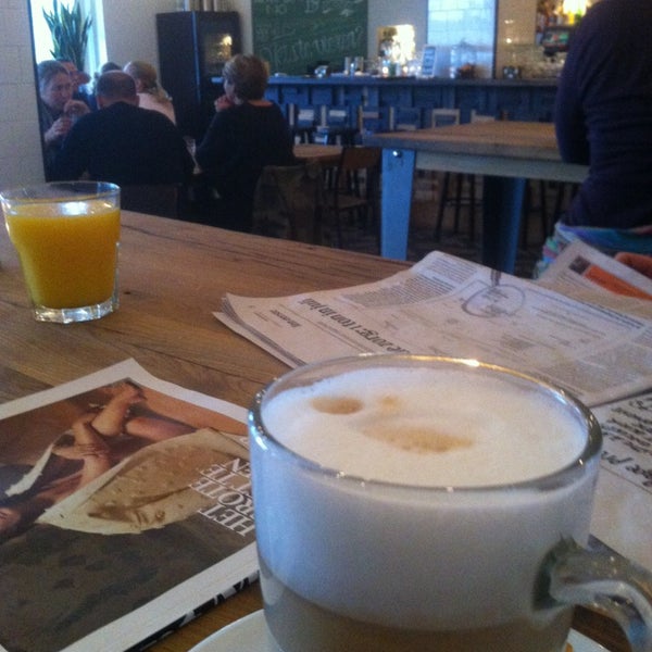 9/14/2013 tarihinde Desmond K.ziyaretçi tarafından Café Vrijdag'de çekilen fotoğraf