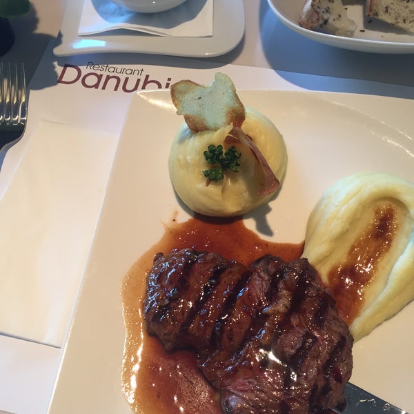 Foto diambil di Restaurant DANUBIO oleh Petr J. pada 3/4/2015