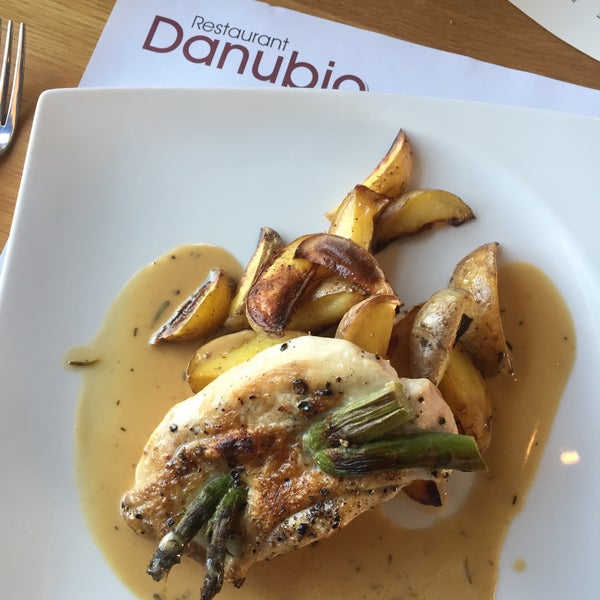 Foto diambil di Restaurant DANUBIO oleh Petr J. pada 4/7/2015