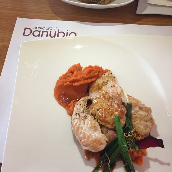 Foto diambil di Restaurant DANUBIO oleh Petr J. pada 3/5/2015