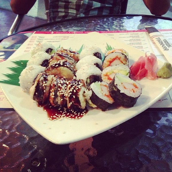 Photo taken at SUSHI MAS Comida Japonesa by Natalia B. on 6/16/2013