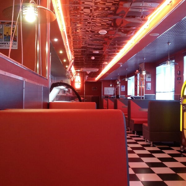 Das Foto wurde bei Diner &amp; Burger Bar von Василий М. am 7/30/2013 aufgenommen