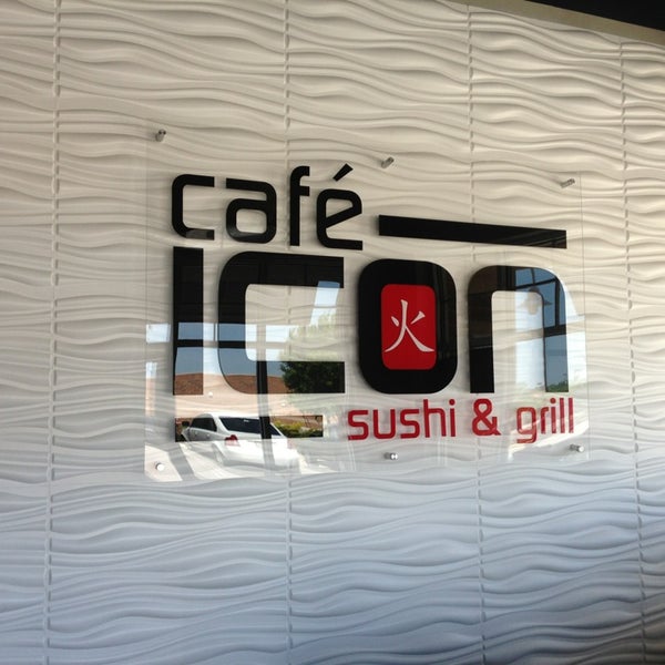 6/3/2013 tarihinde Ken S.ziyaretçi tarafından Cafe Icon-Sushi &amp; Grill'de çekilen fotoğraf