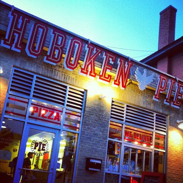 รูปภาพถ่ายที่ Hoboken Pie โดย Sally เมื่อ 10/13/2012
