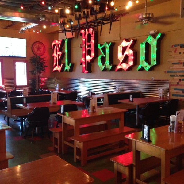 11/30/2013 tarihinde RickyDziyaretçi tarafından Nona&#39;s Pizza N. Mesa'de çekilen fotoğraf
