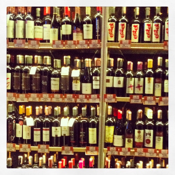 4/17/2013에 Emre K.님이 Sensus Şarap &amp; Peynir Butiği에서 찍은 사진