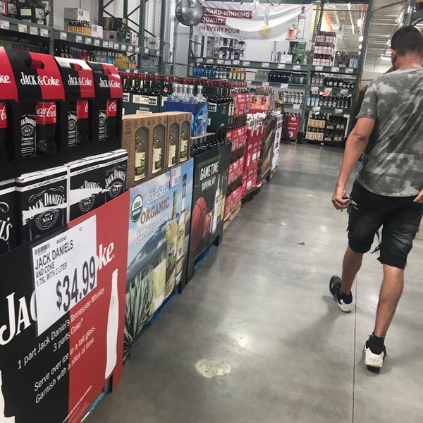 Bj's Liquor store Bar in Oakwood