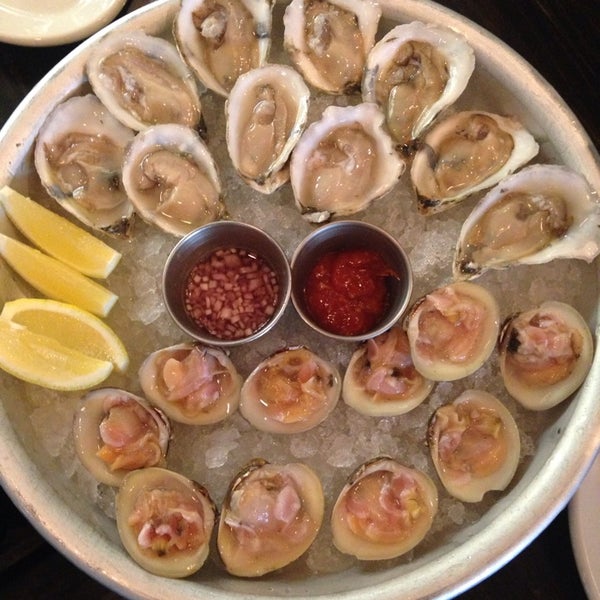 $1 east coast oysters and clams on the half shell--can't beat that!!!!!