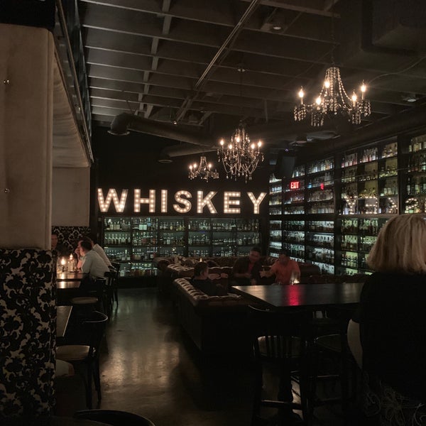 Foto tirada no(a) The Whiskey House por Alicia C. em 9/15/2019