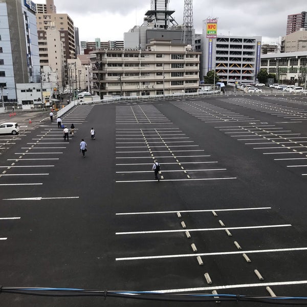 Fotografii Na ヨドバシカメラ マルチメディア仙台p3駐車場 Parkovka V 仙台市