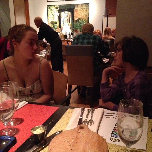 Снимок сделан в Milano Italian Dining пользователем Amanda H. 12/8/2013
