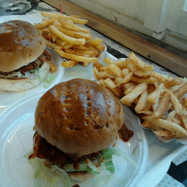 Foto diambil di Big Daddy Burger Bár oleh ♀ Zsofia D. pada 8/14/2014