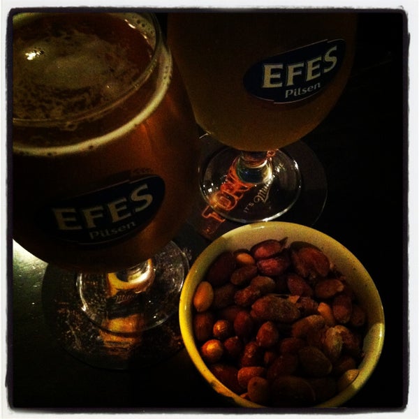 รูปภาพถ่ายที่ Şişman Efes Pub โดย MELEK E. เมื่อ 4/12/2013