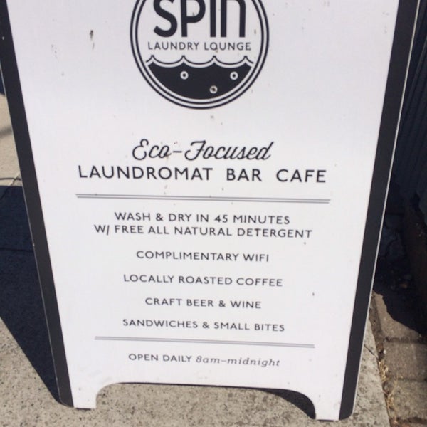 Foto scattata a Spin Laundry Lounge da Beverly D. il 9/4/2015