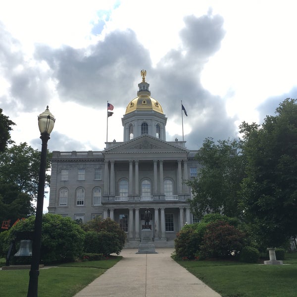 Foto tirada no(a) New Hampshire State House por Vivek S. em 6/18/2017