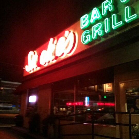Foto tomada en Snookie&#39;s Bar &amp; Grill  por Ben G. el 12/18/2012