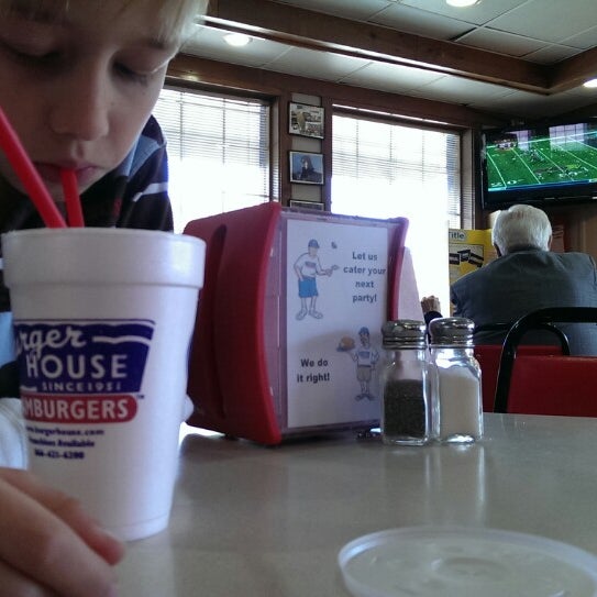 11/3/2013 tarihinde Ben G.ziyaretçi tarafından Burger House'de çekilen fotoğraf