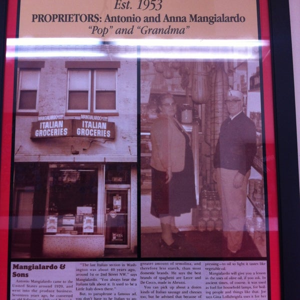 รูปภาพถ่ายที่ Mangialardo &amp; Sons โดย Bruce J. เมื่อ 3/1/2013