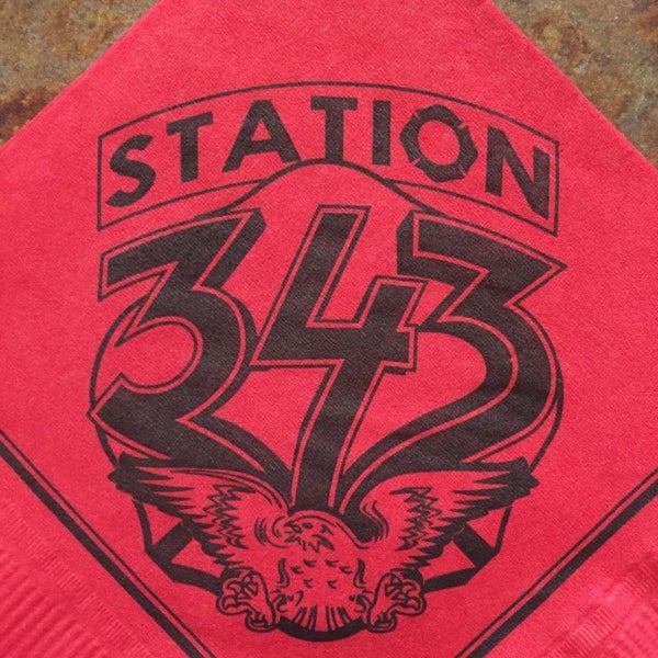 Photo taken at Station 343 Firehouse Restaurant by Ian H. on 5/12/2017