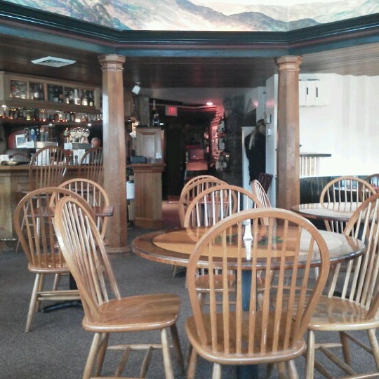 Das Foto wurde bei Charlie B&#39;s Pub &amp; Restaurant von Chris M. am 11/8/2012 aufgenommen