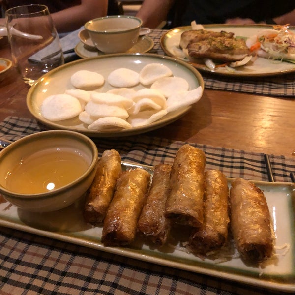 Снимок сделан в HOME Hanoi Restaurant пользователем Lily T. 9/23/2018