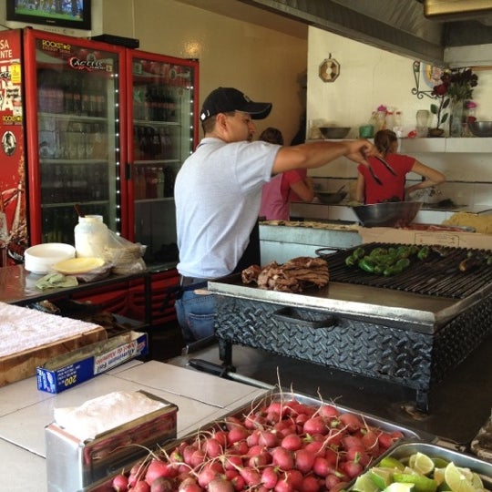El Paisa Local de tacos en Ensenada