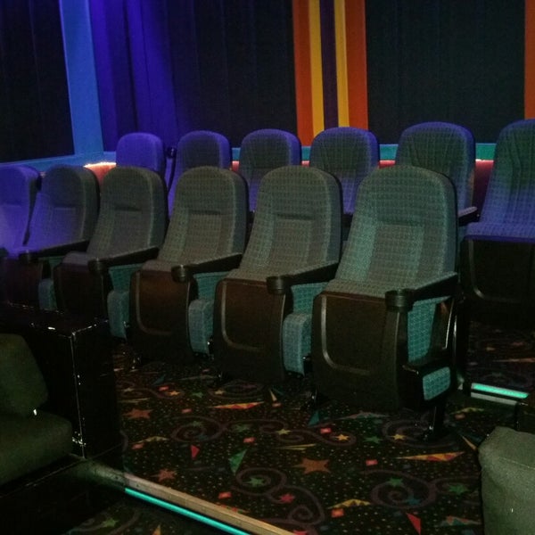 Photo taken at RED Cinemas - Restaurant Entertainment District - Stadium 15 by Stephen C. on 10/27/2014