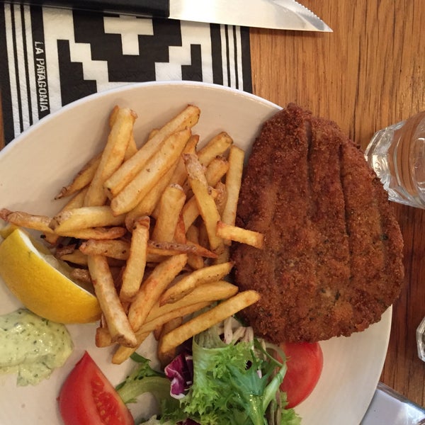 Lunch menu is super affordable, and look at that milanesa 😍