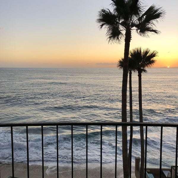 รูปภาพถ่ายที่ Surf &amp; Sand Resort โดย Lizzie K. เมื่อ 11/24/2019