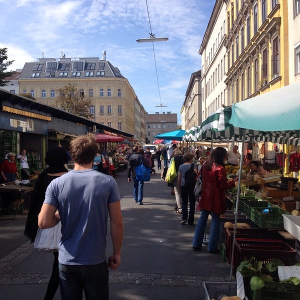 รูปภาพถ่ายที่ Brunnenmarkt โดย Christian K. เมื่อ 9/20/2014
