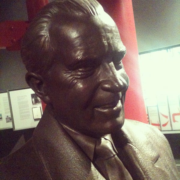 9/15/2012에 Hugo T.님이 Richard Nixon Presidential Library &amp; Museum에서 찍은 사진