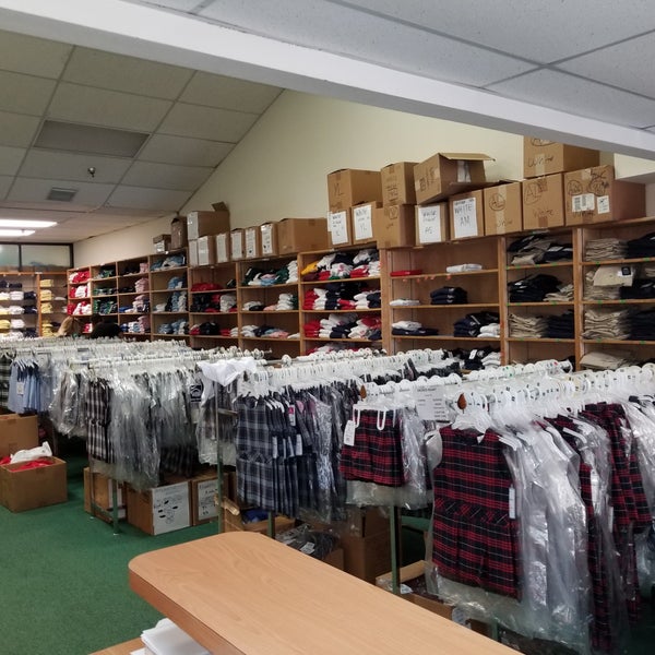 Открытие магазина школьной формы. Магазин форма 1. Магазин спецодежды. Форма в магазине да. Военторг на фрунзе 4.