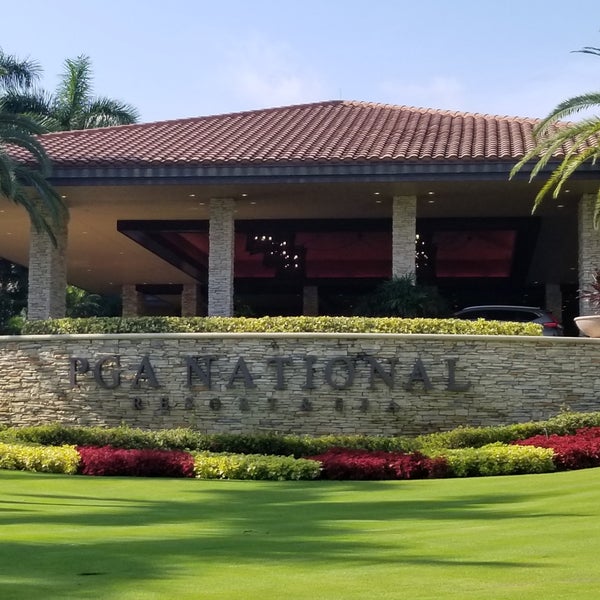รูปภาพถ่ายที่ PGA National Resort โดย Dionne T. เมื่อ 7/23/2018