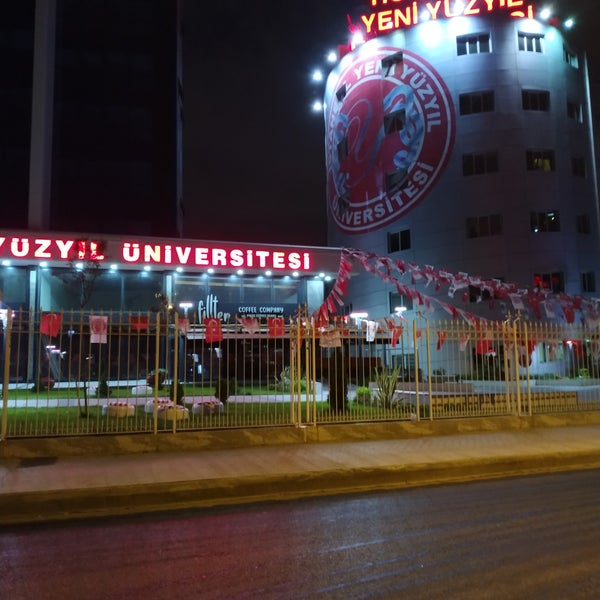 Снимок сделан в Yeni Yüzyıl Üniversitesi пользователем Rifat B. 9/12/2019