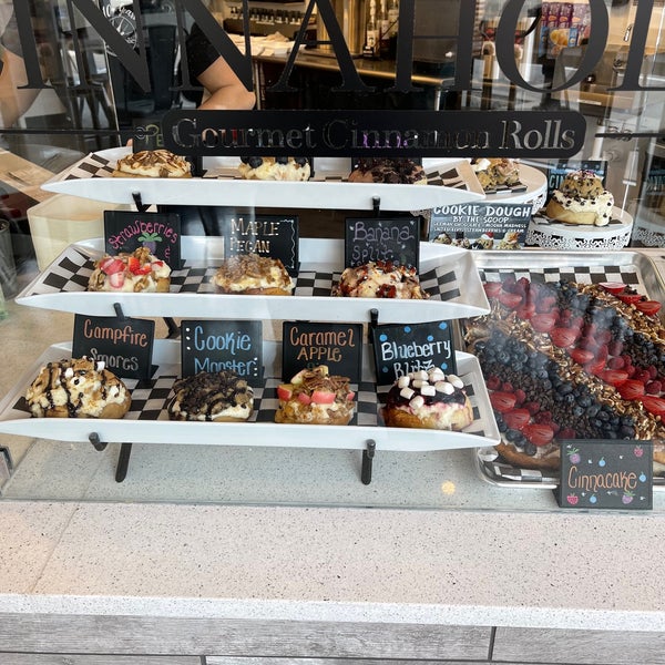 Cinnaholic Bakery in Des Moines