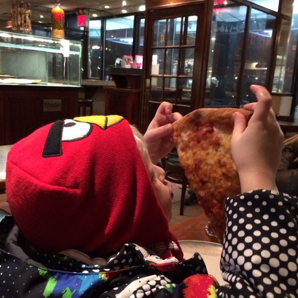 1/9/2014 tarihinde Aaron H.ziyaretçi tarafından Delizia 73 Ristorante &amp; Pizza'de çekilen fotoğraf