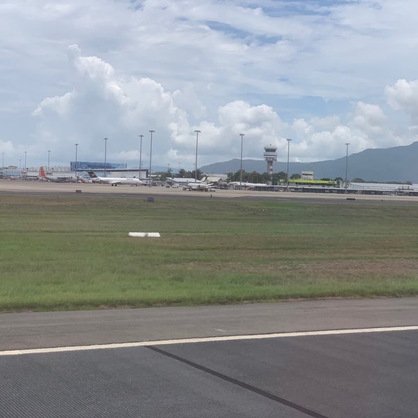 Photo taken at Cairns Airport (CNS) by Yulianto Wheatley &. on 12/16/2020