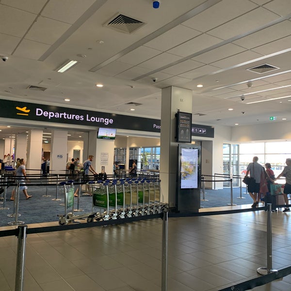 รูปภาพถ่ายที่ Cairns Airport (CNS) โดย Yulianto Wheatley &. เมื่อ 12/20/2020