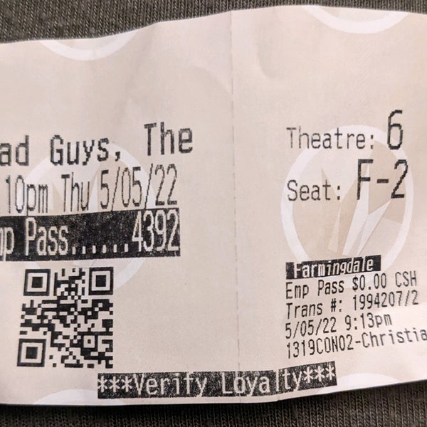 Regal UA Farmingdale & IMAX Farmingdale에서 영화관일에서의 사진